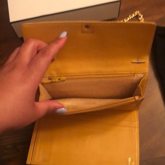 Authentic Chanel Crossbody with chain - Picture 6 of 7